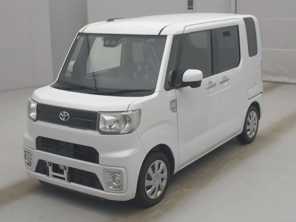 Toyota Pixis Mega LA700A 2021